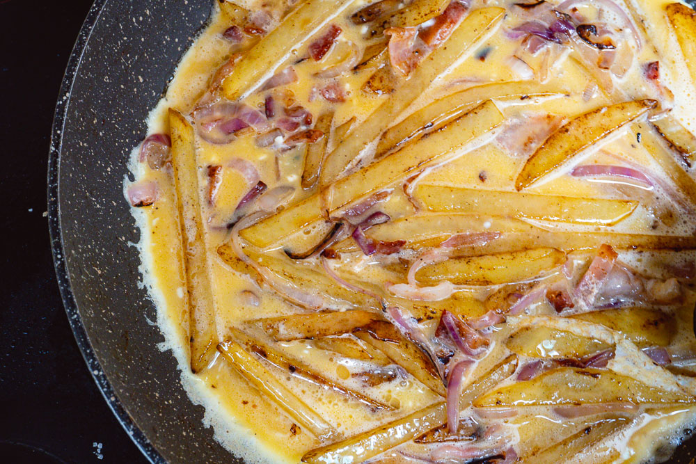 3 recipes with fromage blanc: Cheesy potato omelet. Photo by Rachel Gouk @ Nomfluence.
