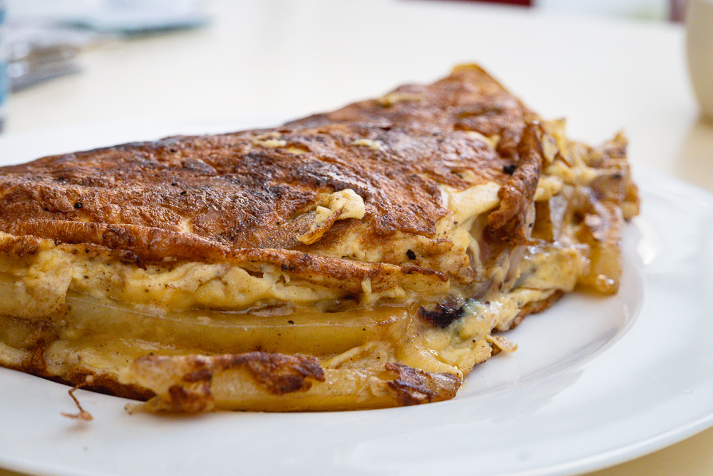 3 recipes with fromage blanc: Cheesy potato omelet. Photo by Rachel Gouk @ Nomfluence.