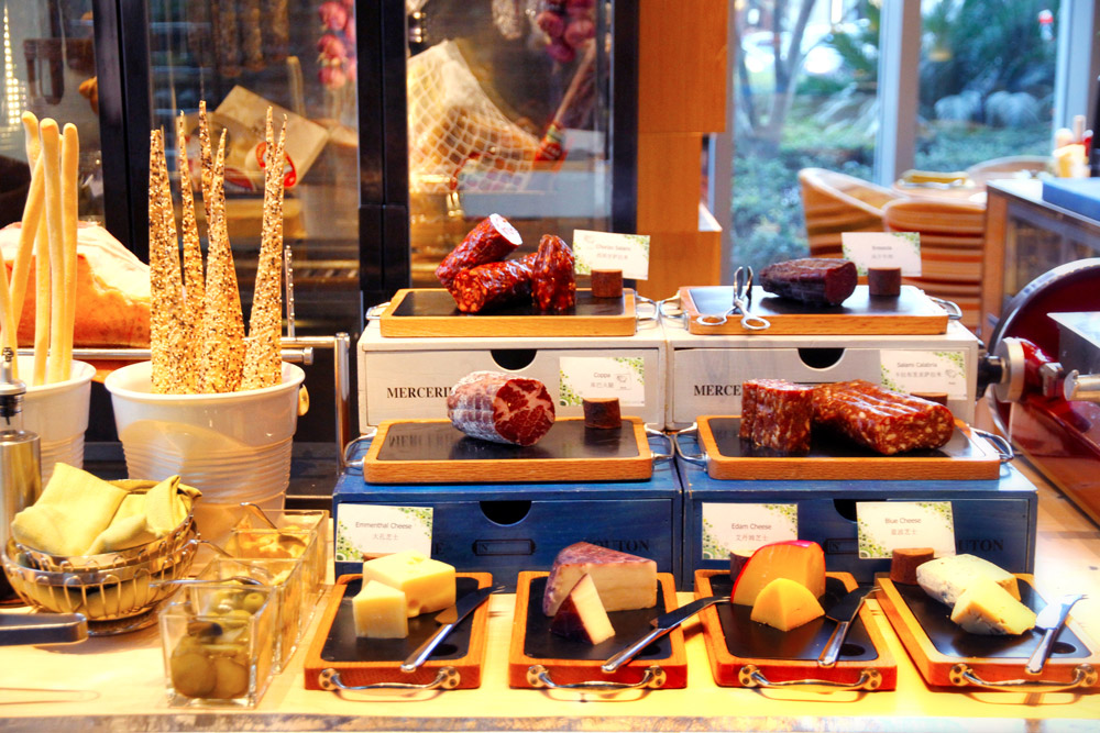 Crayfish buffet at Cafe Liang, Jing An Shangri-La West Shanghai.