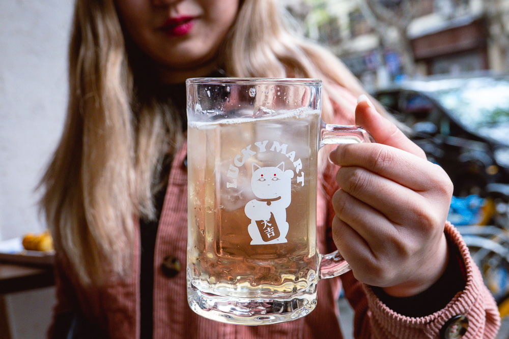 Bars in Shanghai: Cheap highballs at dive bar Lucky Mart. Photo by Rachel Gouk @ Nomfluence.