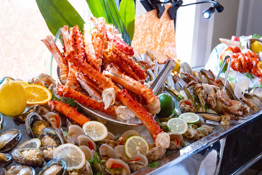 Sunday Brunch: Seafood & Champagne at The Cathay Room