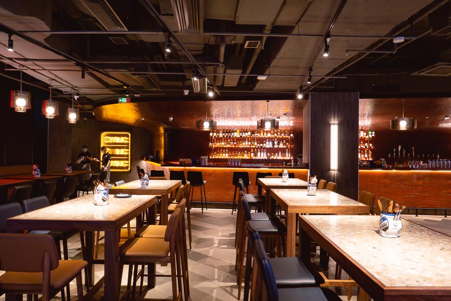 Lounge by Topgolf is a sports entertainment destination in Shanghai that has mini golf and digitized games, and a restaurant and bar. Photo by Rachel Gouk @ Nomfluence