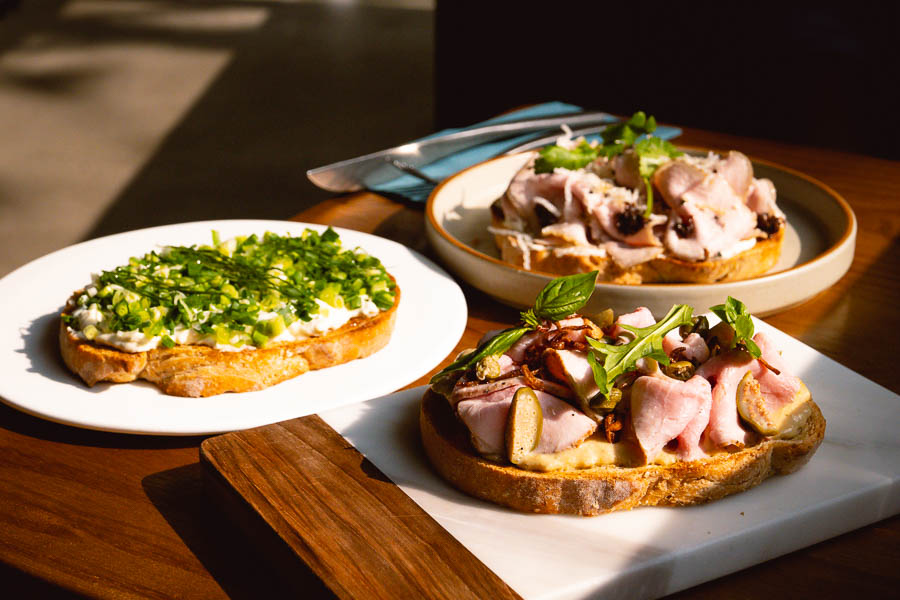 Spread: Cafe Bar in Jing'an For Tartines & Wine(Closed)