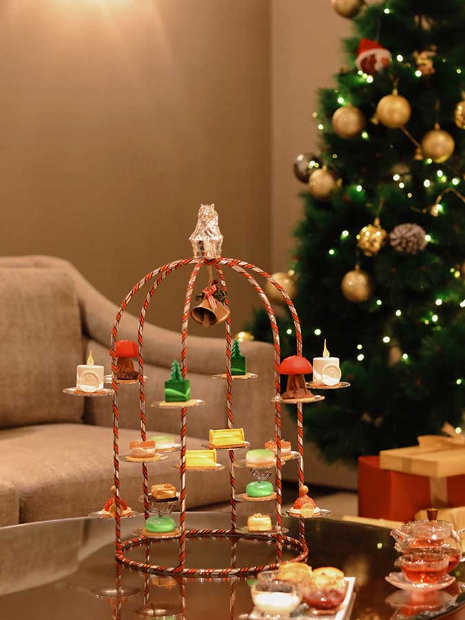 The Ritz Bar & Lounge at The Portman Ritz-Carlton, Shanghai has a Christmas-themed afternoon tea set, available through the festive season.