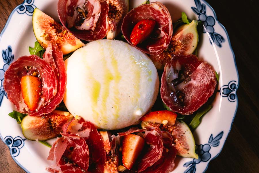 Mozzarella e Vino is a European-style eatery specializing in cheese products, located in Xuhui, Shanghai. Photo by Rachel Gouk @ Nomfluence.