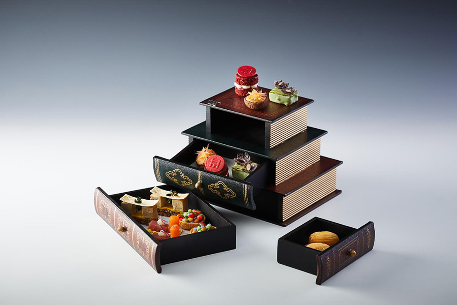Waldorf Astoria Shanghai afternoon tea in collaboration with Shanghai Museum.