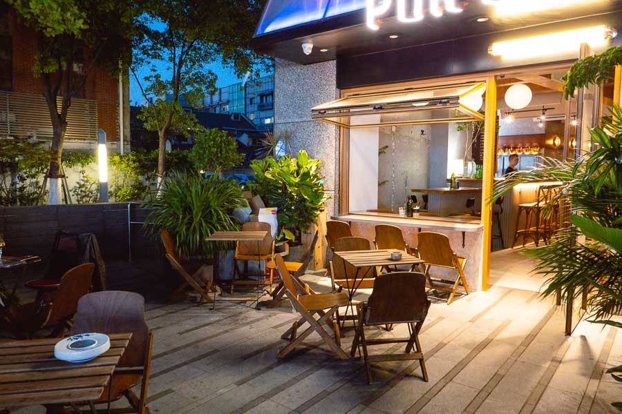 Pur'aisin is a natural wine bar in Shanghai that serves Yunnan food. Photo by Rachel Gouk @ Nomfluence