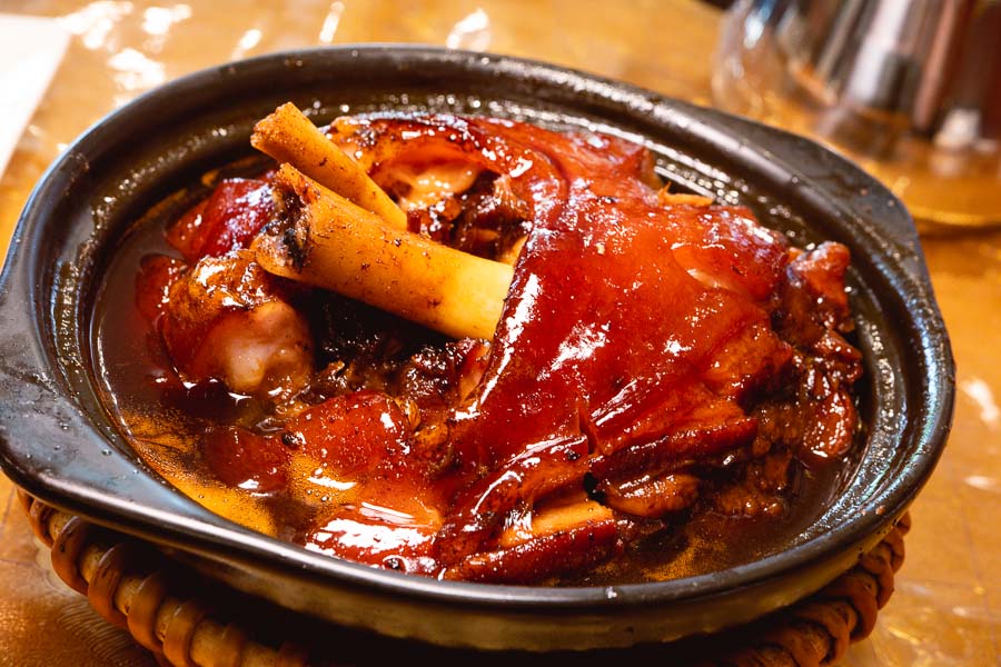 A Pilgrimage To "A Yue Bao" for Hongshao Pork Hock