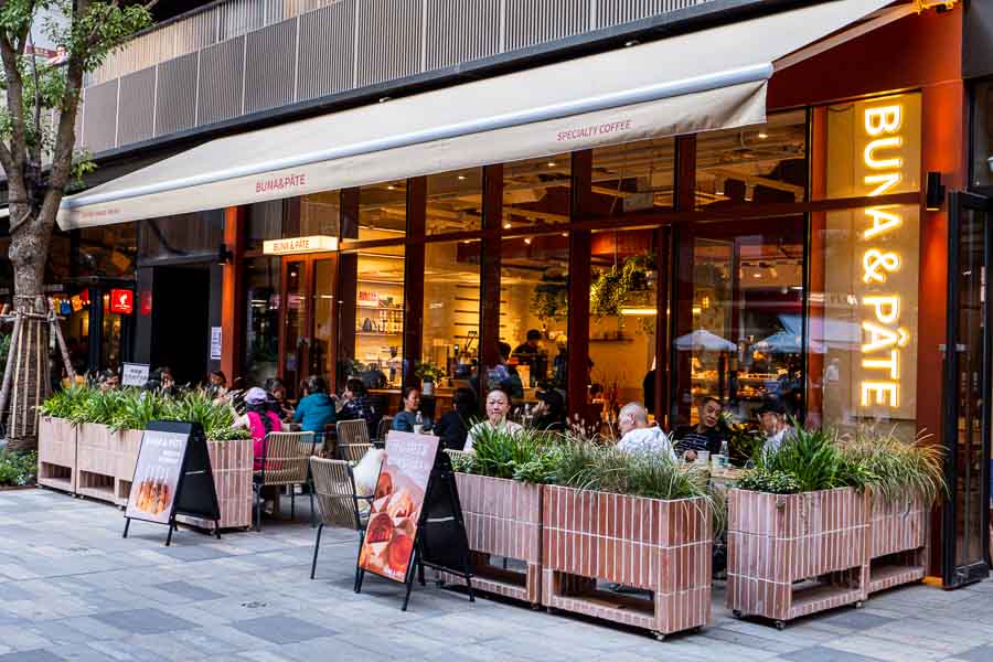 Foodie Social at Hong Shou Fang (鸿寿坊), a dining destination and commercial hub that boasts more than 60 restaurants, bars, and cafes, located in Putuo district, Shanghai. Photo by Rachel Gouk @ Nomfluence