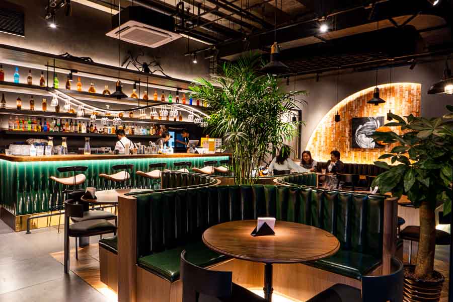 Foodie Social at Hong Shou Fang (鸿寿坊), a dining destination and commercial hub that boasts more than 60 restaurants, bars, and cafes, located in Putuo district, Shanghai. Photo by Rachel Gouk @ Nomfluence