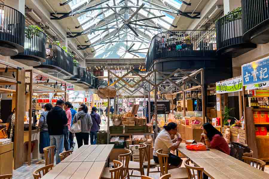 Foodie Social at Hong Shou Fang (鸿寿坊), a dining destination and commercial hub that boasts more than 60 restaurants, bars, and cafes, located in Putuo district, Shanghai. Photo by Rachel Gouk @ Nomfluence