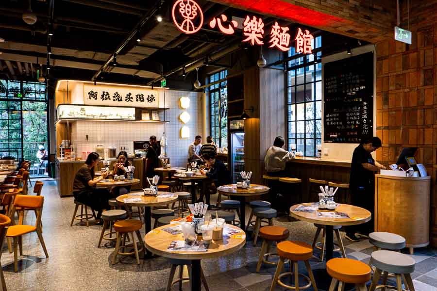 Foodie Social at Hong Shou Fang (鸿寿坊), a dining destination and commercial hub that boasts more than 60 restaurants, bars, and cafes, located in Putuo district, Shanghai. Photo by Rachel Gouk @ Nomfluence