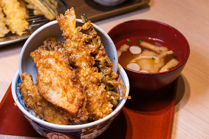 Cheap tempura sets at Ebinoya in Shanghai. Photo by Rachel Gouk @ Nomfluence.