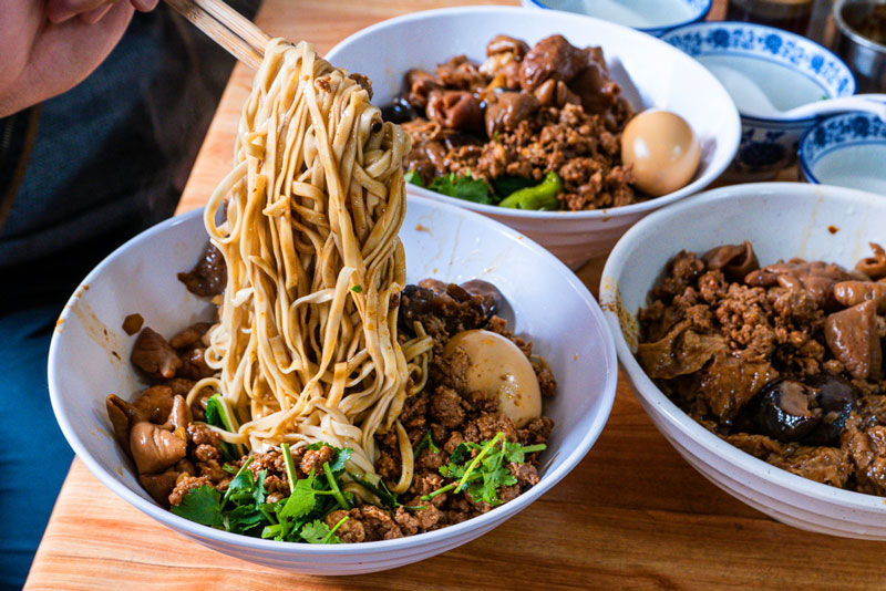 San Lin Tang: A Shanghai Gem For Braised Pork Noodles