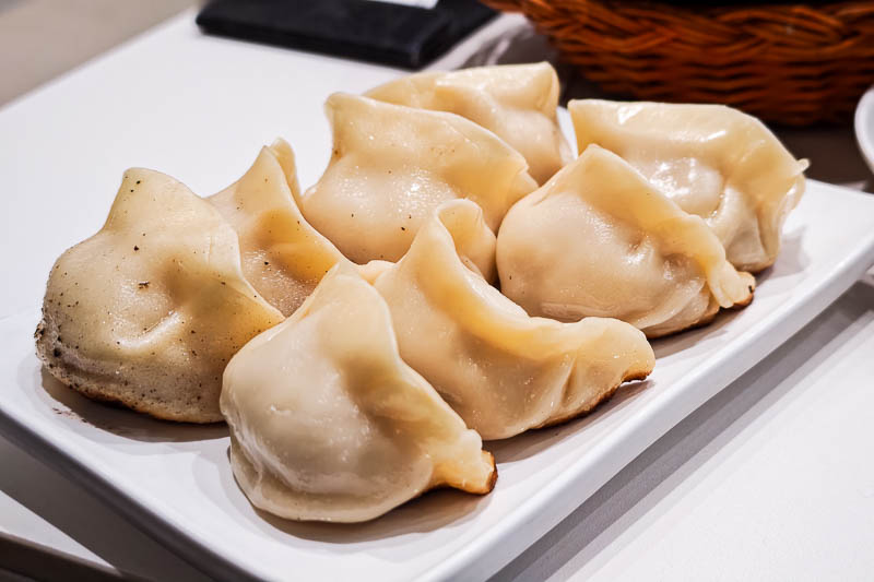 Hong Yu Fang 宏玉方, bib gourmand Shanghai guotie dumplings