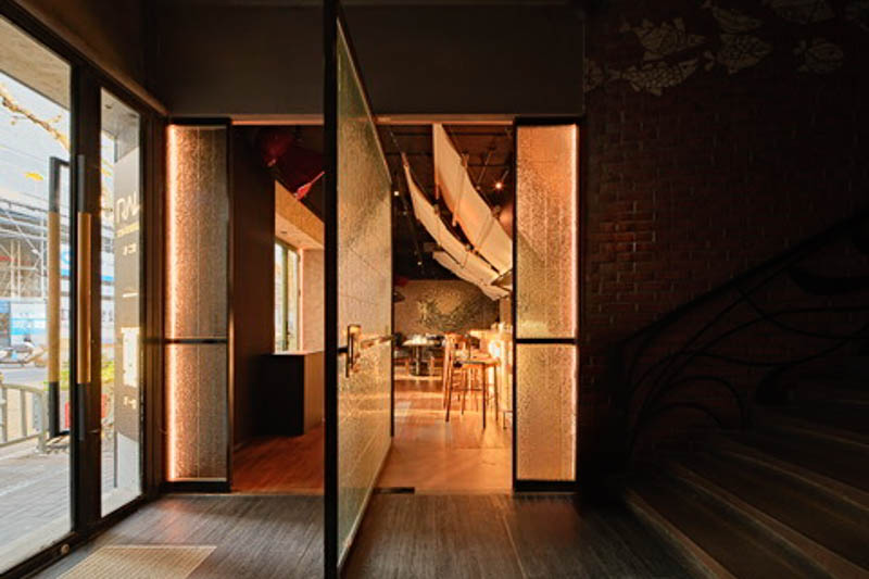 Madame Ching is a contemporary Asian restaurant and bar in Jing'an, Shanghai