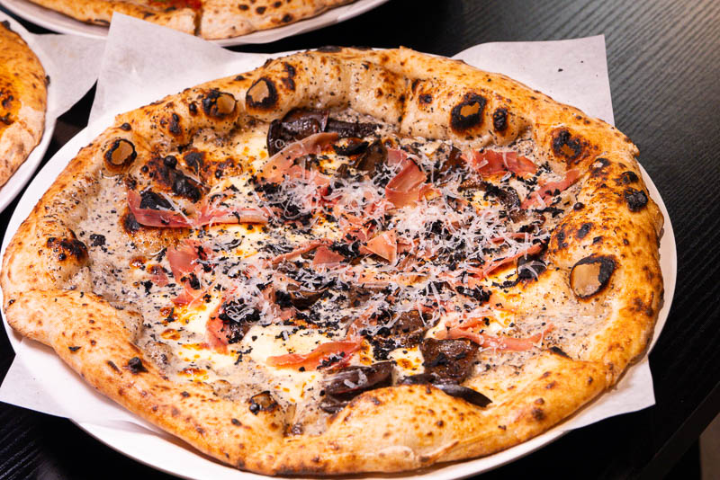 Uncle Beam & His Daughter's Huge Pizza - Neapolitan pizza in Shanghai